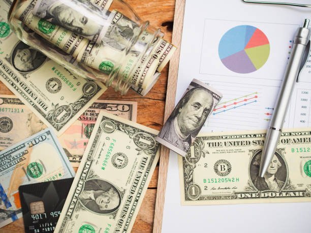 Stocks vs. Savings Accounts: Where Should Americans Put Their Money?
