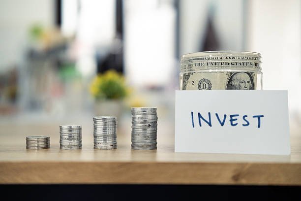 Stocks vs. Savings Accounts: Where Should Americans Put Their Money?
